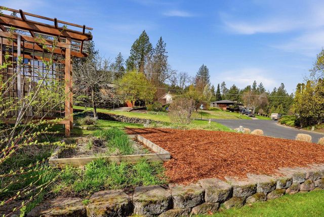 10324 N College Cir, Spokane, WA 99218