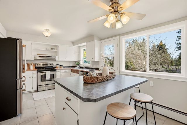 10324 N College Cir, Spokane, WA 99218