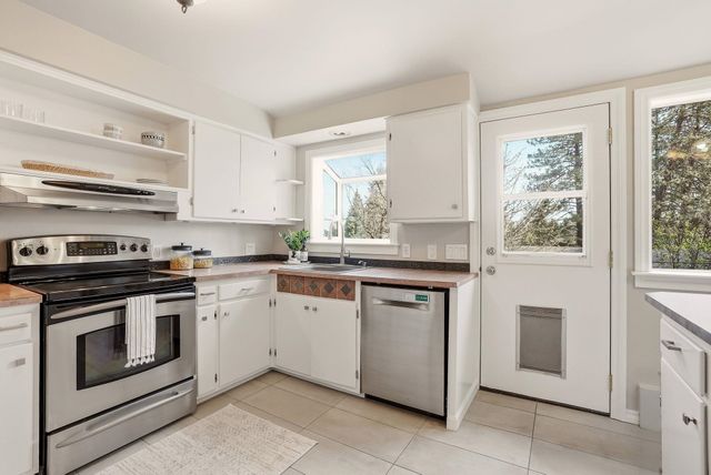 10324 N College Cir, Spokane, WA 99218