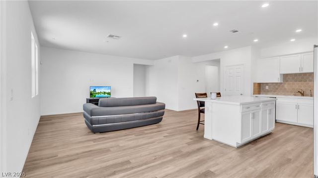 4709 Woodland Avenue, Las Vegas, NV 89121