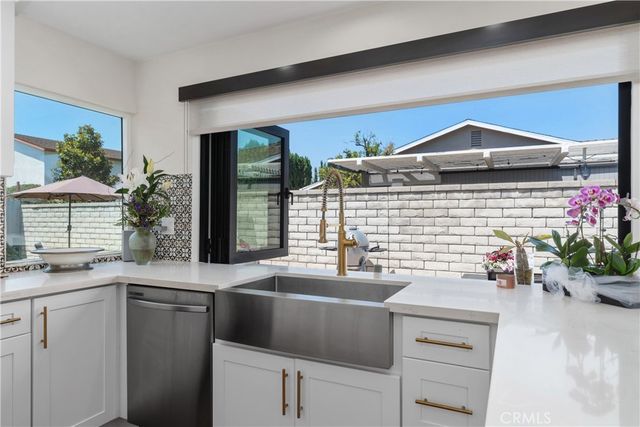 6562 Dohrn Circle, Huntington Beach, CA 92647
