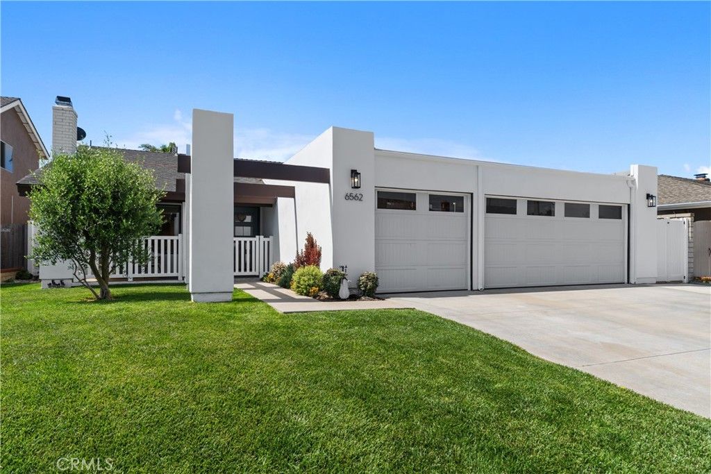 6562 Dohrn Circle, Huntington Beach, CA 92647