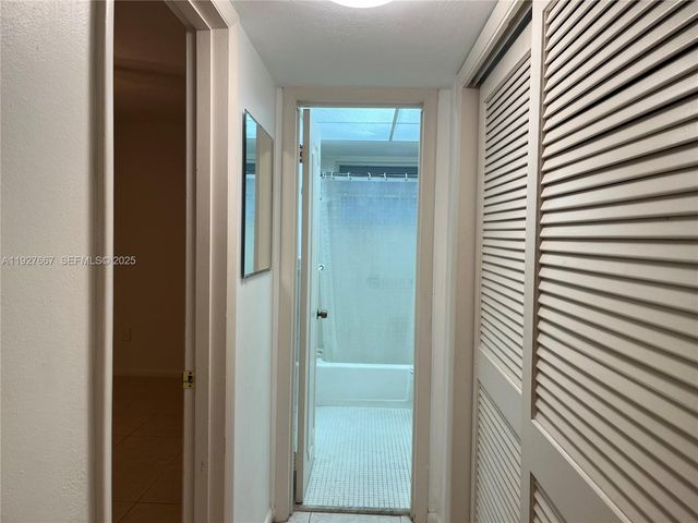 255 Sunrise Dr 103, Key Biscayne, FL 33149