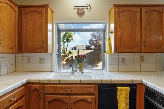 1122 Zumstein Ct, Ripon, CA 95366