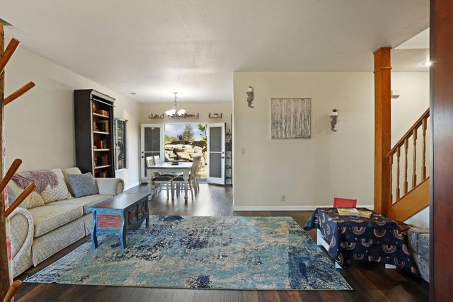 1122 Zumstein Ct, Ripon, CA 95366