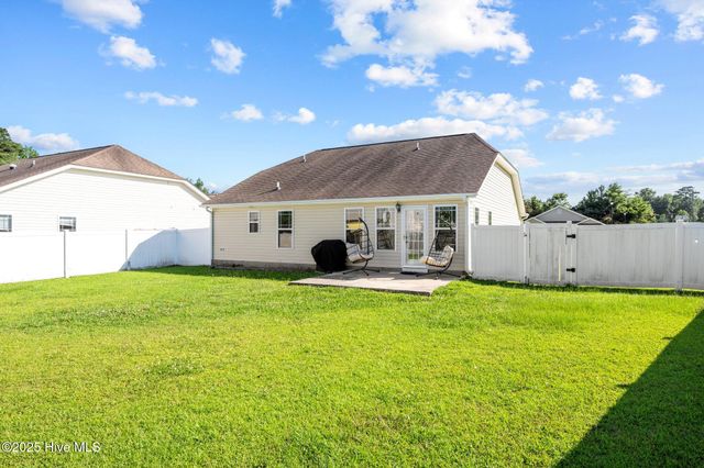 101 Falcon Landing Court, New Bern, NC 28560