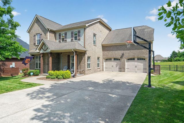 2384 Stockwood TRL, Thompsons Station, TN 37179
