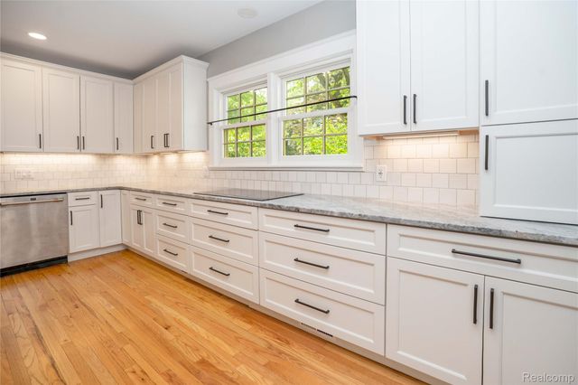 549 W Dunlap Street, Northville, MI 48167