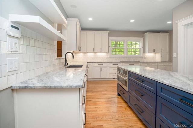 549 W Dunlap Street, Northville, MI 48167