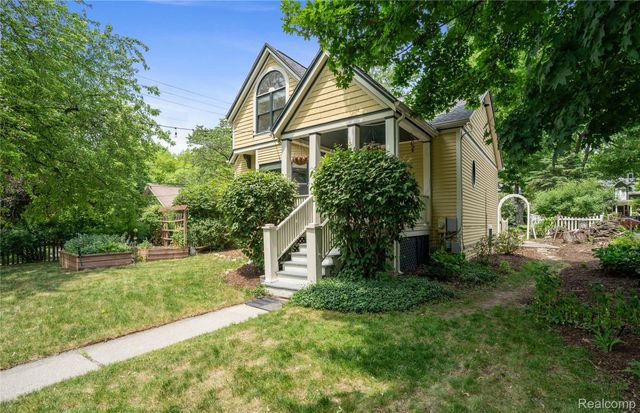 549 W Dunlap Street, Northville, MI 48167