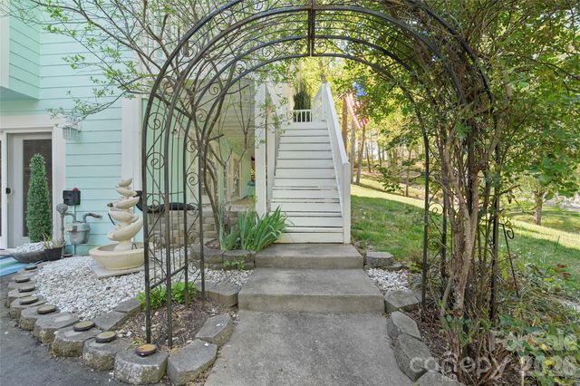 119 Friendly Lane, Asheville, NC 28806