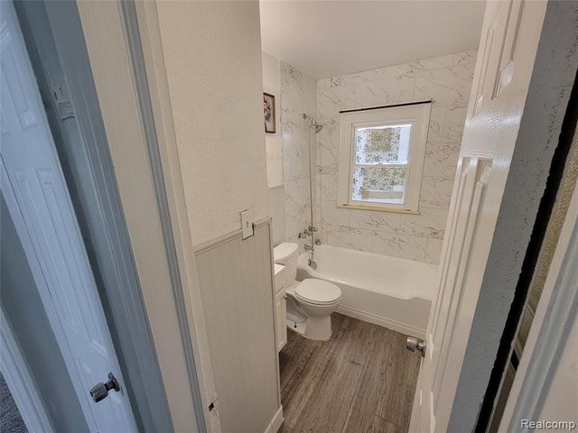19162 Washtenaw Street, Harper Woods, MI 48225