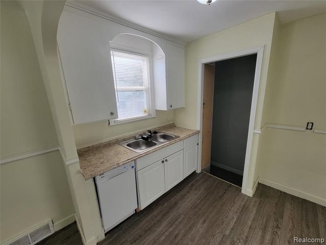 19162 Washtenaw Street, Harper Woods, MI 48225