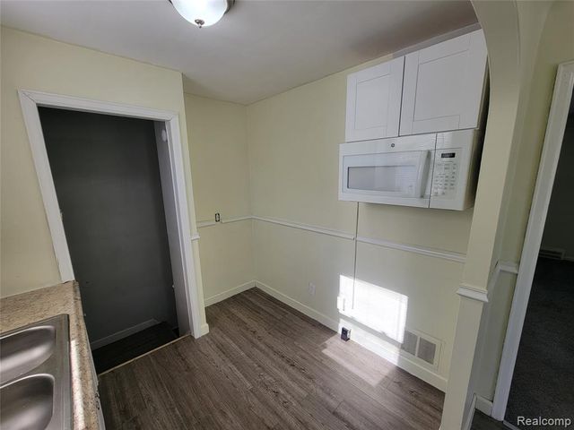 19162 Washtenaw Street, Harper Woods, MI 48225