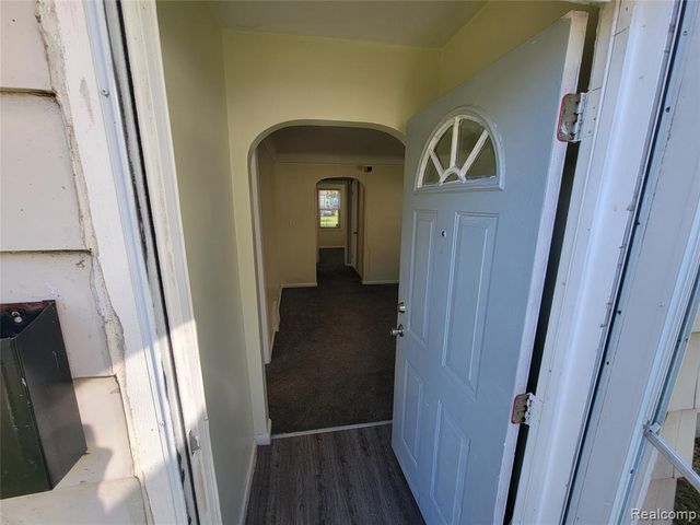 19162 Washtenaw Street, Harper Woods, MI 48225