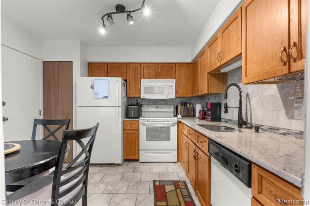 3756 Heritage Parkway, Dearborn, MI 48124