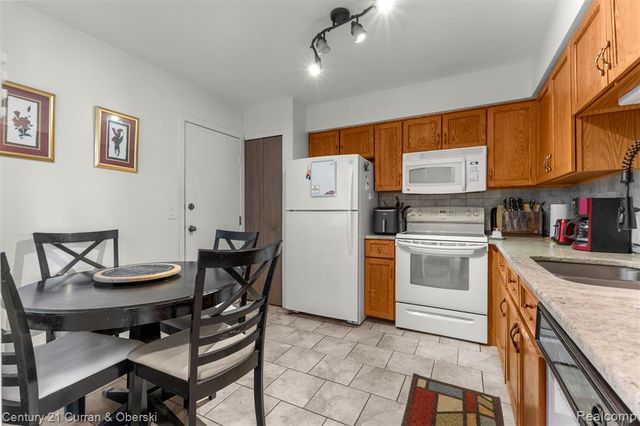 3756 Heritage Parkway, Dearborn, MI 48124
