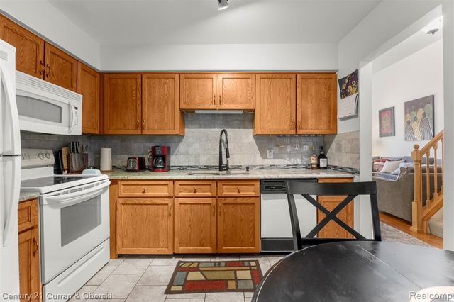 3756 Heritage Parkway, Dearborn, MI 48124