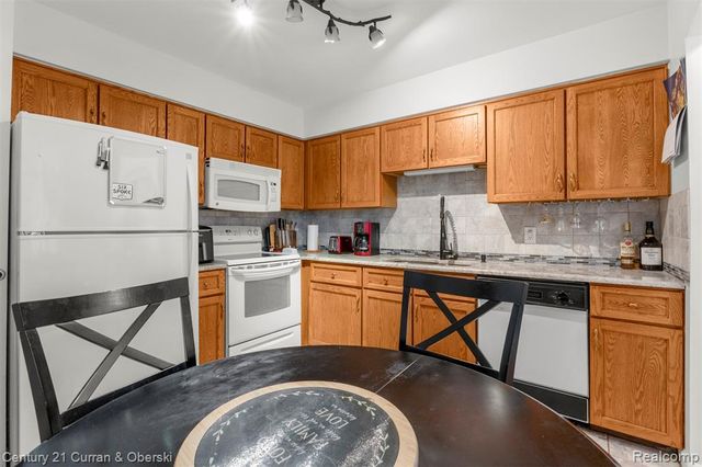 3756 Heritage Parkway, Dearborn, MI 48124
