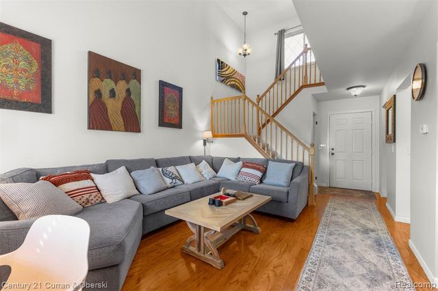 3756 Heritage Parkway, Dearborn, MI 48124