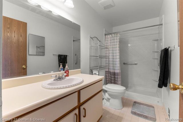 3756 Heritage Parkway, Dearborn, MI 48124