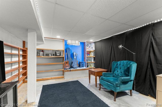 3756 Heritage Parkway, Dearborn, MI 48124