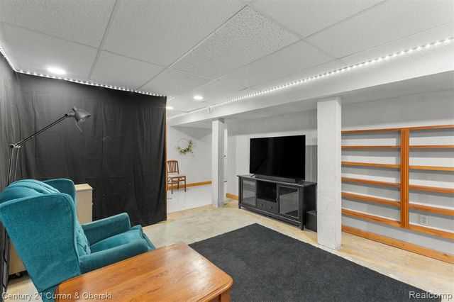 3756 Heritage Parkway, Dearborn, MI 48124