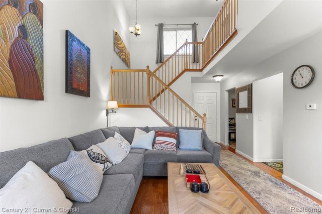 3756 Heritage Parkway, Dearborn, MI 48124