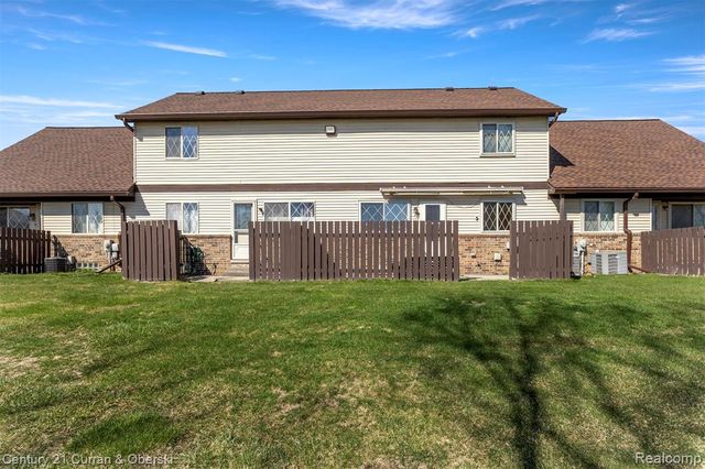 3756 Heritage Parkway, Dearborn, MI 48124