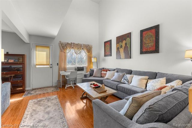 3756 Heritage Parkway, Dearborn, MI 48124