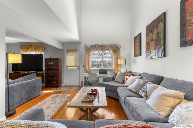 3756 Heritage Parkway, Dearborn, MI 48124