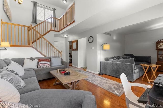 3756 Heritage Parkway, Dearborn, MI 48124