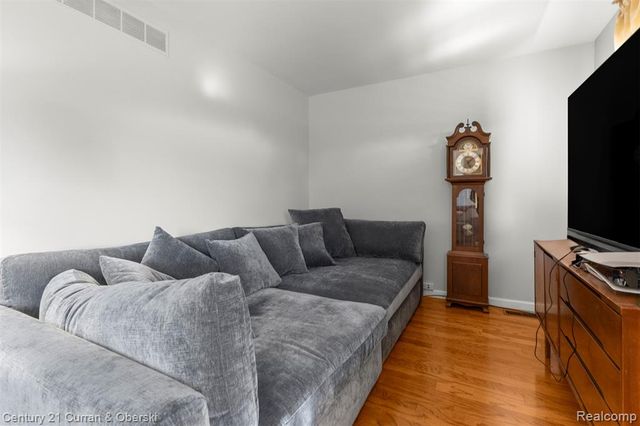 3756 Heritage Parkway, Dearborn, MI 48124