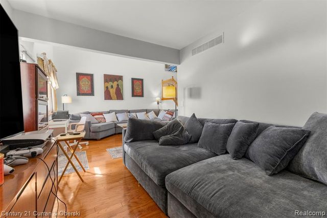3756 Heritage Parkway, Dearborn, MI 48124