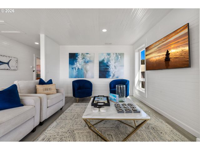 267 6TH St, Port Orford, OR 97465