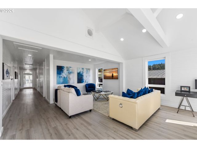 267 6TH St, Port Orford, OR 97465