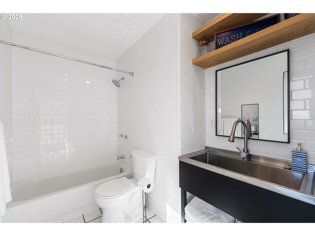 267 6TH St, Port Orford, OR 97465