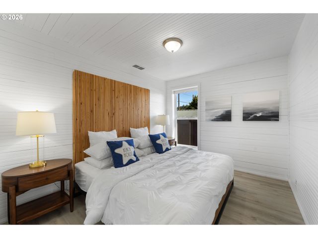 267 6TH St, Port Orford, OR 97465