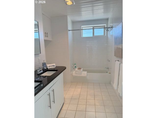 267 6TH St, Port Orford, OR 97465