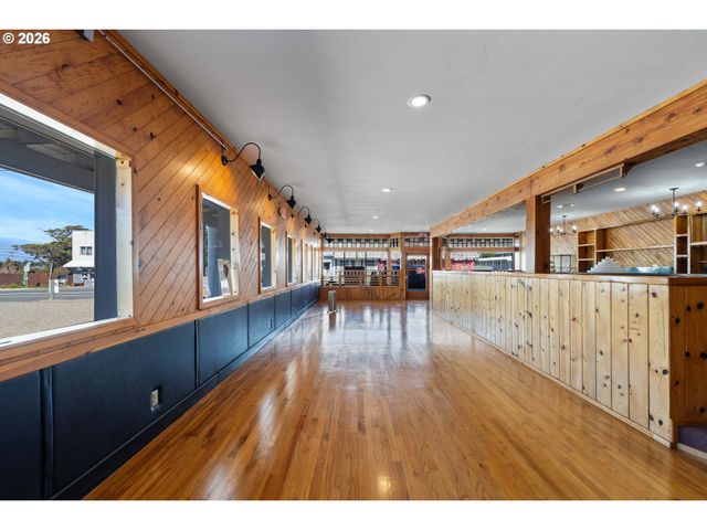 267 6TH St, Port Orford, OR 97465