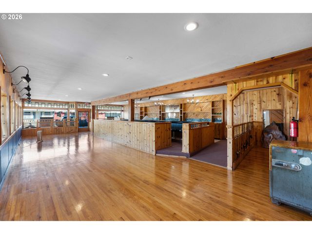 267 6TH St, Port Orford, OR 97465