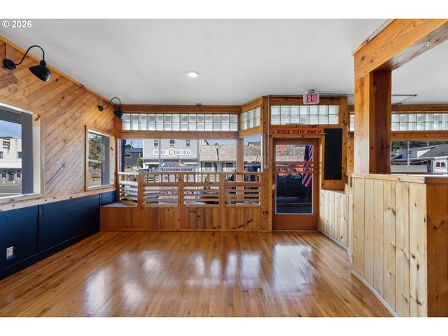 267 6TH St, Port Orford, OR 97465