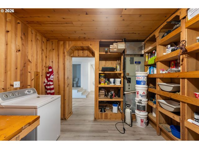 267 6TH St, Port Orford, OR 97465