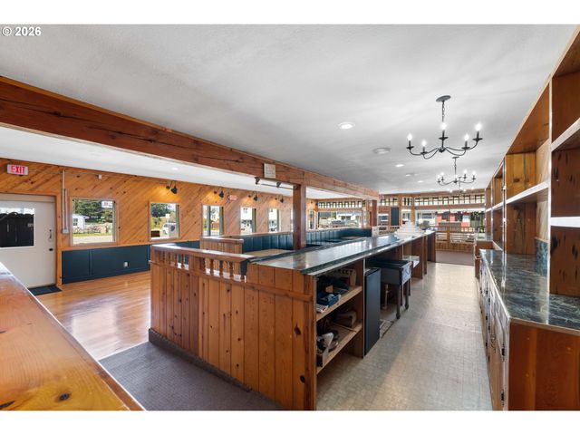 267 6TH St, Port Orford, OR 97465