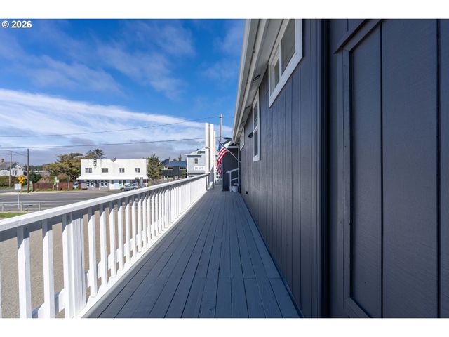 267 6TH St, Port Orford, OR 97465