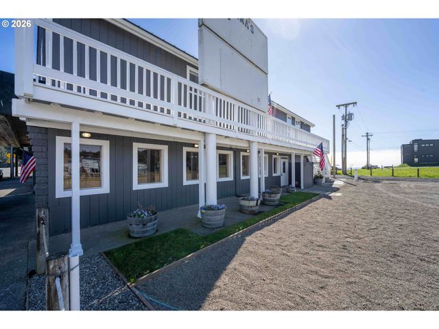 267 6TH St, Port Orford, OR 97465