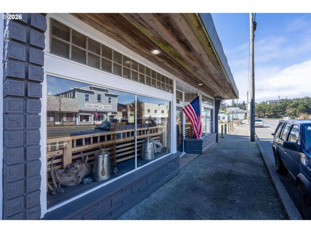 267 6TH St, Port Orford, OR 97465