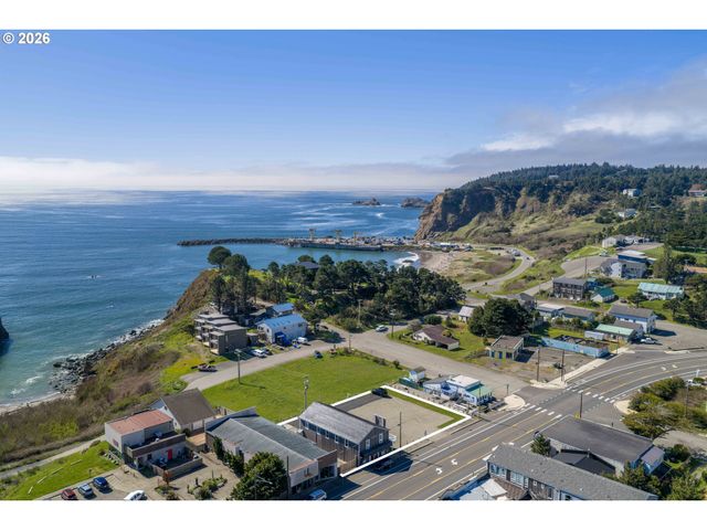 267 6TH St, Port Orford, OR 97465