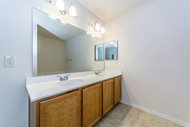 8709 Stonebriar Lane, Fort Worth, TX 76123