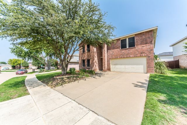 8709 Stonebriar Lane, Fort Worth, TX 76123